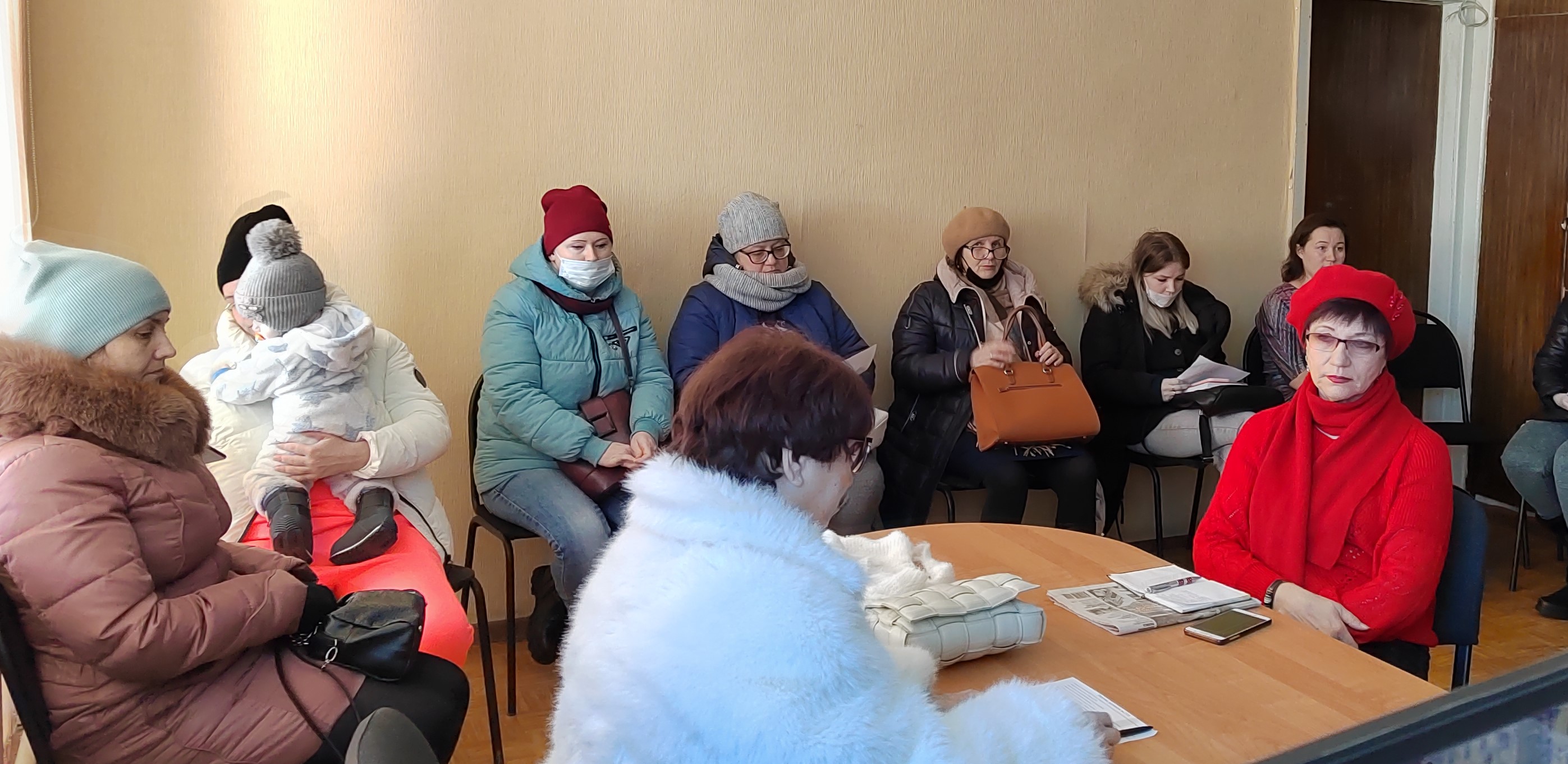 Выездная встреча специалистов Управления социальной защиты и благополучия населения по Сенгилеевскому району Встреча жителей со специалистами Управления социальной защиты и благополучия населения по Сенгилеевскому району.